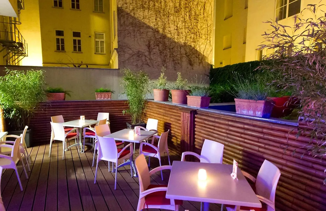 Hotel Boltzmann-1